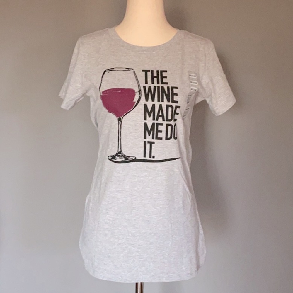 Bay Island Sportswear “The Wine Made me Do It” Party T-Shirt - Picture 2 of 6